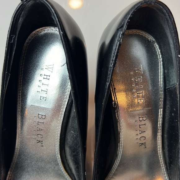 🖤WHITE HOUSE BLACK MARKET SHINY BLACK LEATHER 4’ HEELS SIZE 7 MEDIUM 🖤 - Picture 4 of 16